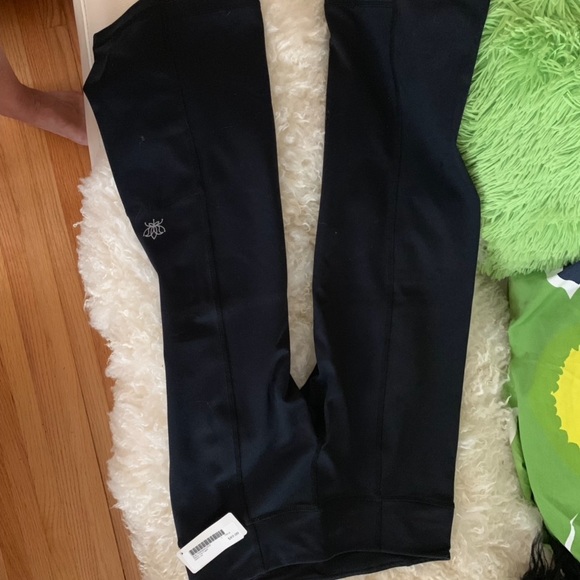 Brand new Lotus Wear caprIs size 2 - Picture 2 of 5